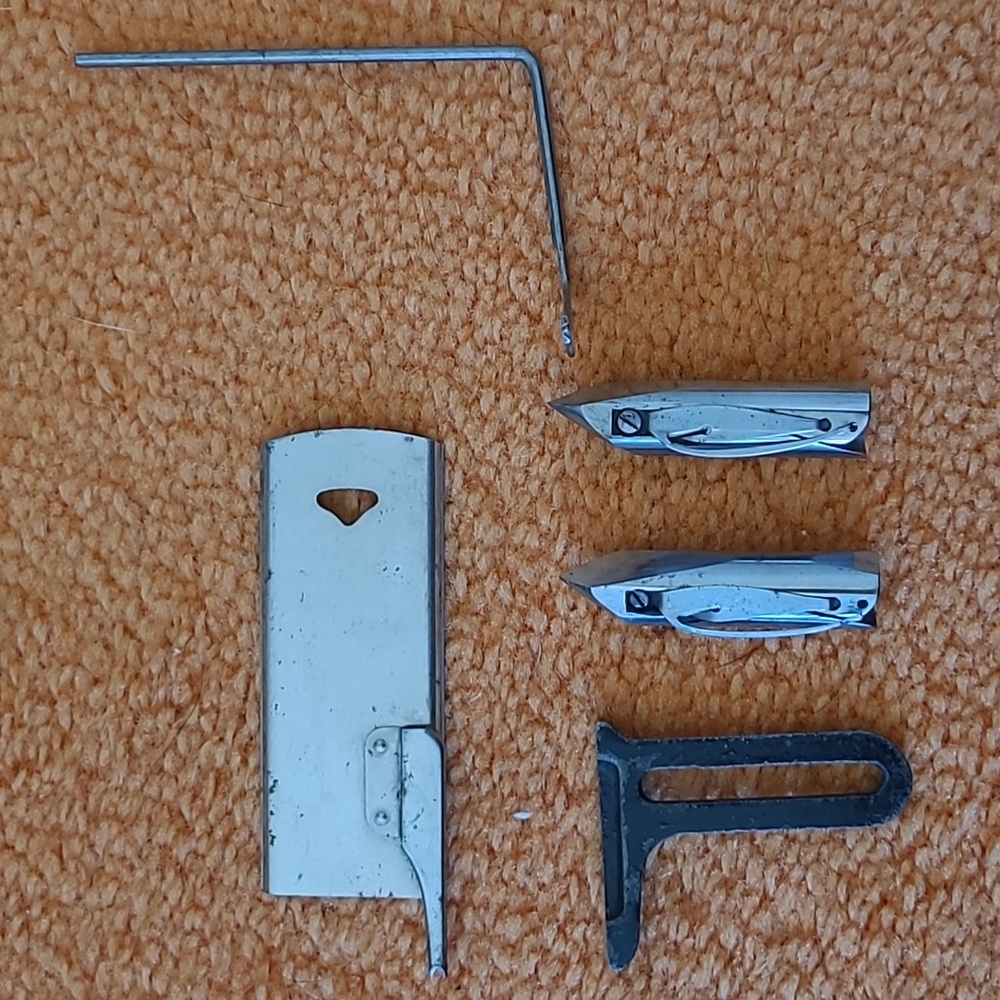 Sewing Machine Presser Foot Sets In Medal Container - Picture 5 of 7